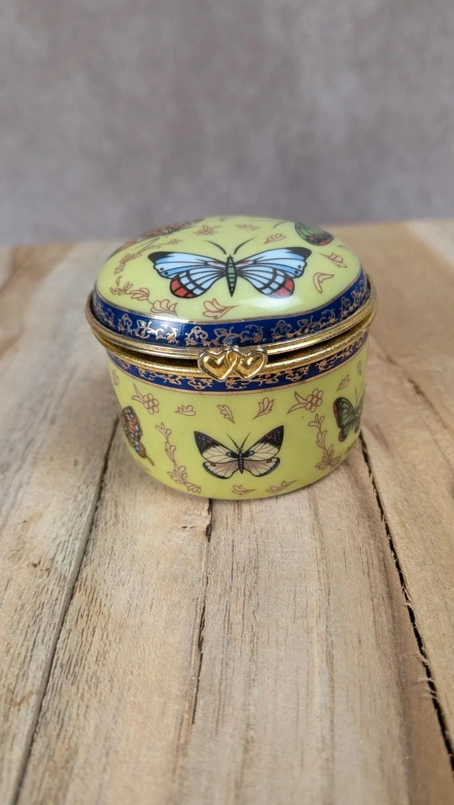 Petite boîte en porcelaine décor papillons 🦋 écrin vintage – photo 2